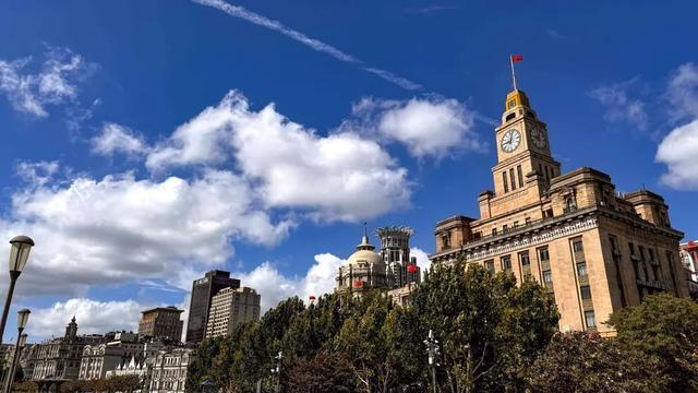 街拍黄浦丨台风季上海天空美如画，“水晶天”大片来了！