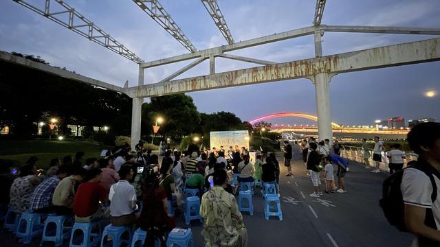 “音”从里滩来，好看又好听！这场户外音乐会点亮居民夜生活