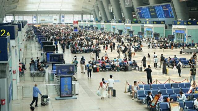 迎入汛以来最强降雨，北京地区始发多趟列车停运