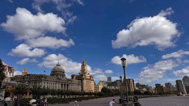 街拍黄浦丨台风季上海天空美如画，“水晶天”大片来了！