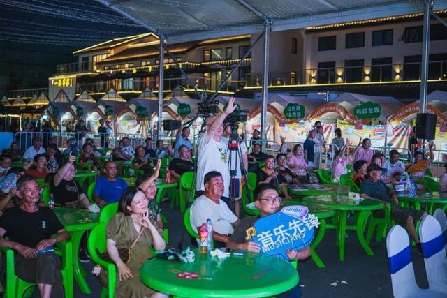 这个乡村的夜晚嗨起来了，上海庄行乡村音乐节比赛火热进行中~