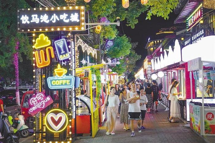 “逛夜市 品变化”系列报道⑤ 这里有座“汉风不夜城”