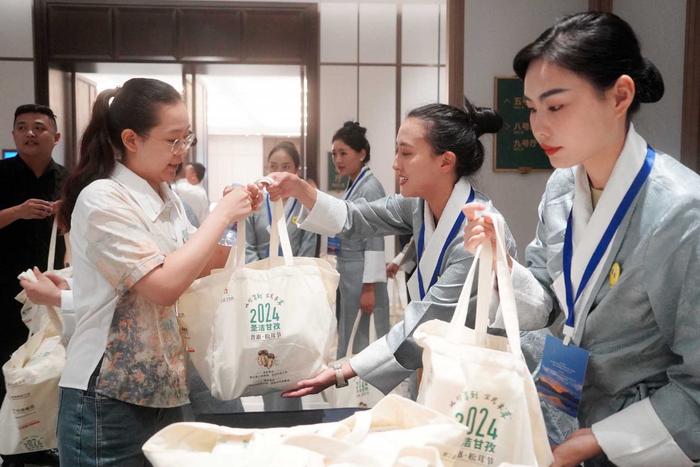 四川甘孜工会“普惠+”行动助力特色松茸产业发展