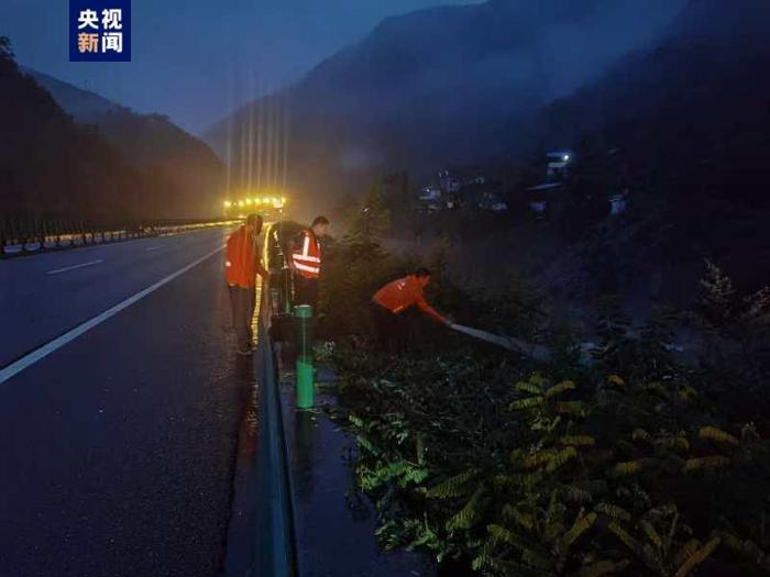 湖北发布首个高温红色预警，多地气温将超40℃！这一省3县区出现特大暴雨，最大累积降雨量超过270毫米