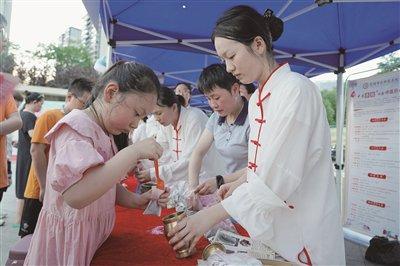 “健康一夏”中医药文化健康夜市火热开市