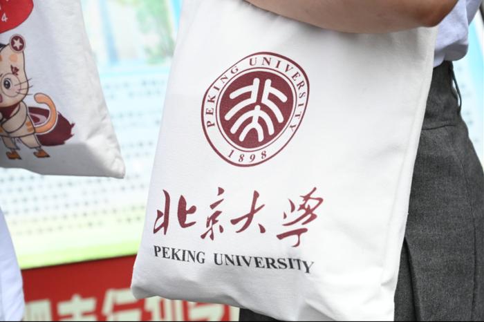 北大学子走进行知学校，薪火相传共话教育梦想