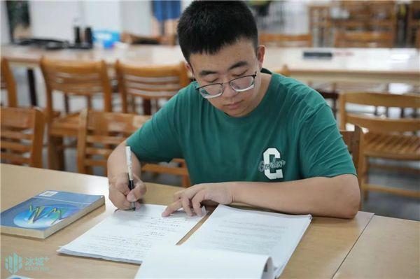 学分绩提高57%、专业方向排名第一！他在哈工大这样逆袭