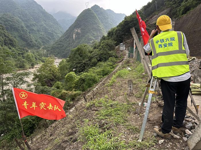 【防汛抗旱一线】火速驰援 中国中铁助力铁路抢险抢修