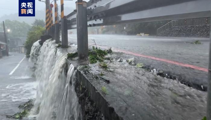 台风“格美”突袭！这国多地宣布进入灾难状态，死亡人数已达21人，当地居民 ：水淹到了二楼