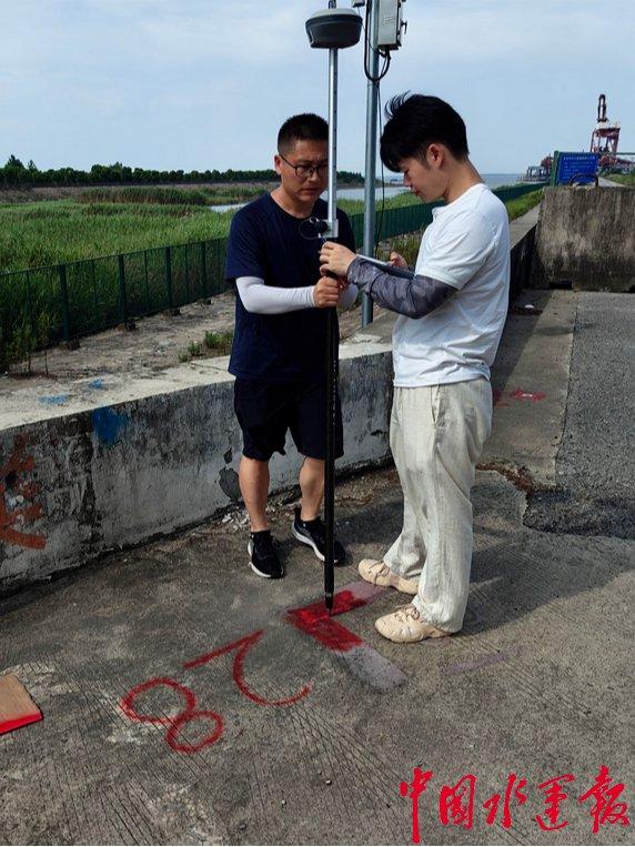 高温“烤”验下的坚守——长江上海航道处实景三维测量纪实