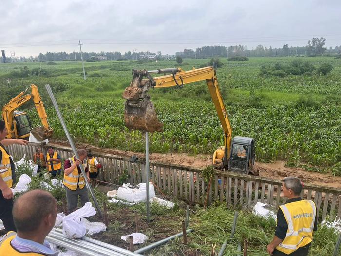 【防汛抗旱一线】火速驰援 中国中铁助力铁路抢险抢修