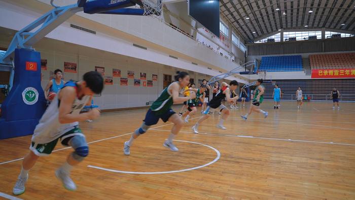 女子高中“灌篮高手”：从校园训练馆走到奥体中心