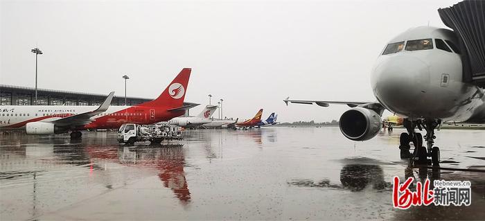 石家庄正定国际机场积极应对雷雨天气