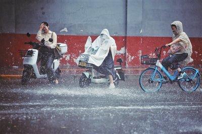 城市表情｜疾雨