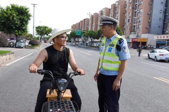 铜梁公安：高温遇“警” 守护常在