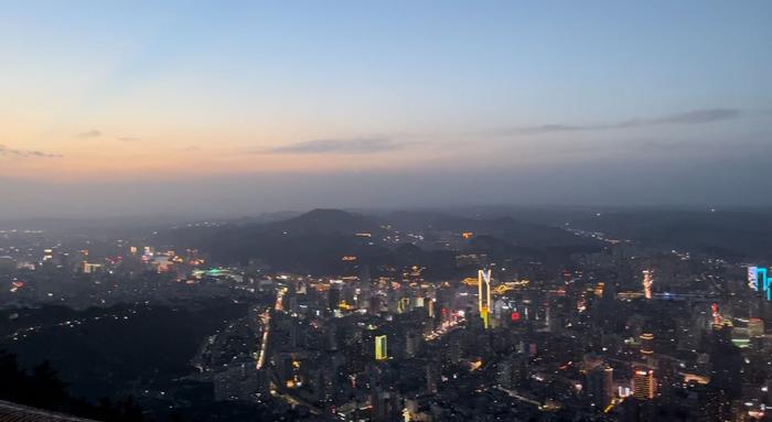 兰州市城关区：浓浓“烟火气” 点燃“夜经济”