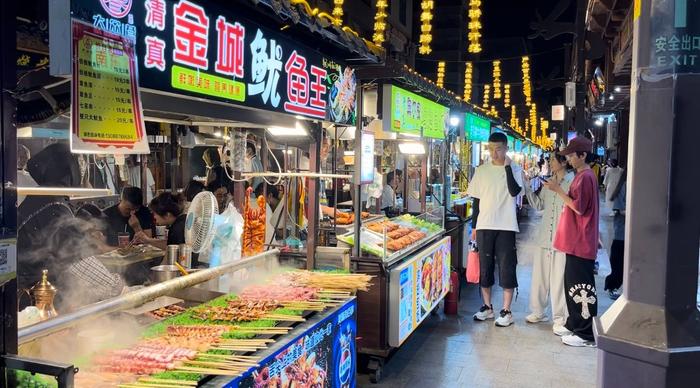 兰州市城关区：浓浓“烟火气” 点燃“夜经济”