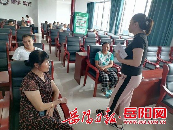 华容县章华学校安置点：“家门口”的心理危机干预让转移群众安心度过安置期