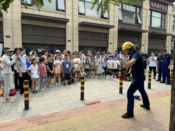 天津滨海新区新城镇“党群新声带”让社区居民诉求“掷地有声”