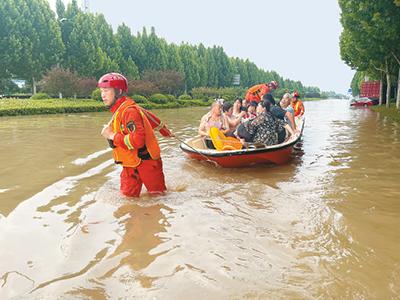 李胜利：在火光中逆行