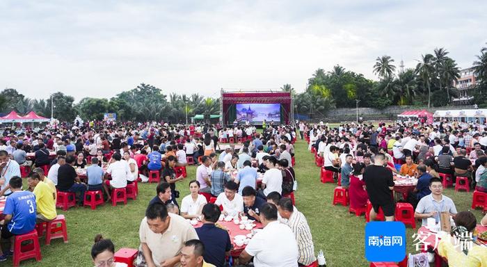 组图丨千人村宴！海南“村VA”东阁站解锁新玩法