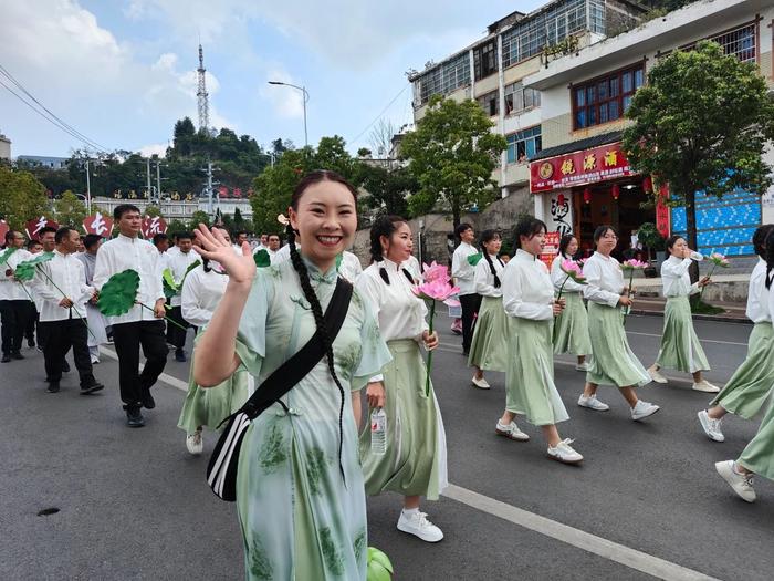 节日氛围拉满！2024年晴隆火把节巡游活动启动