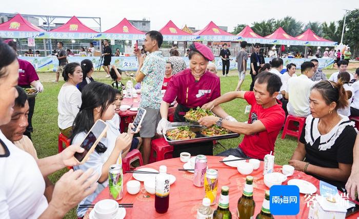 组图丨千人村宴！海南“村VA”东阁站解锁新玩法