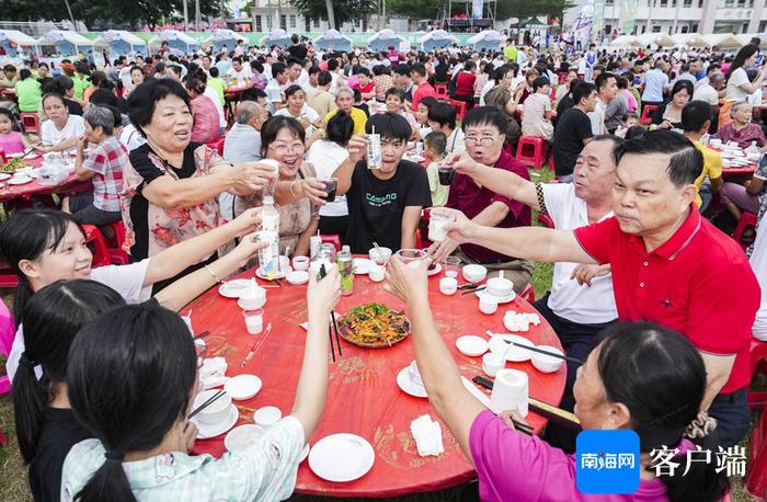 组图丨千人村宴！海南“村VA”东阁站解锁新玩法