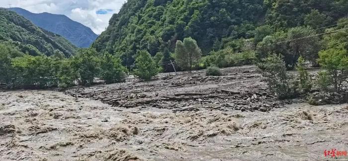 突遇泥石流！四川黑水一镇长在抢险救援时失联，知情人发声