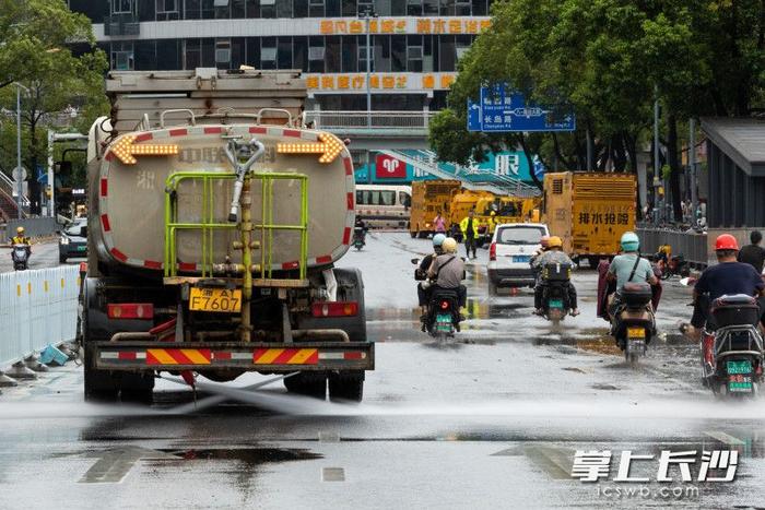 组图丨积水清理完毕，车站路恢复通行