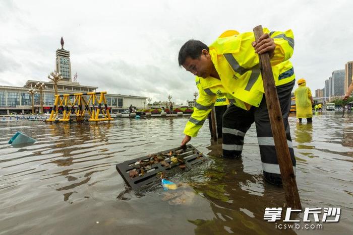 组图丨积水清理完毕，车站路恢复通行