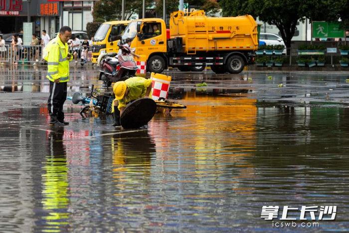 组图丨积水清理完毕，车站路恢复通行