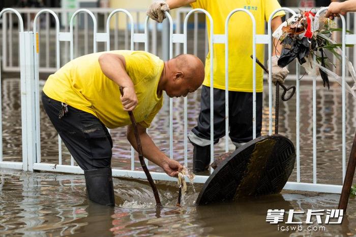 组图丨积水清理完毕，车站路恢复通行