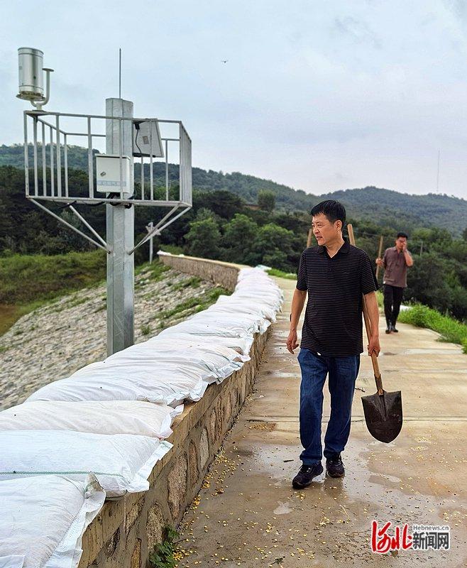 奋战主汛期 河北在行动丨秦皇岛市抚宁区河潮营村：一小时一巡，守护水库“安全线”