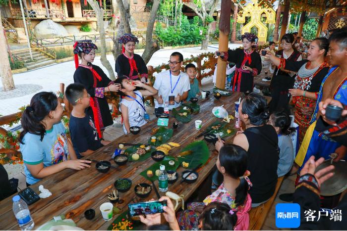 篝火晚会、嬉水狂欢……海南首个黎族苗族风情夜游项目推出