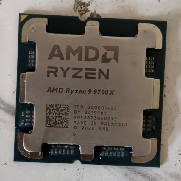 AMD 锐龙 9000 系列台式处理器推迟发售原因曝光：顶盖丝印出错