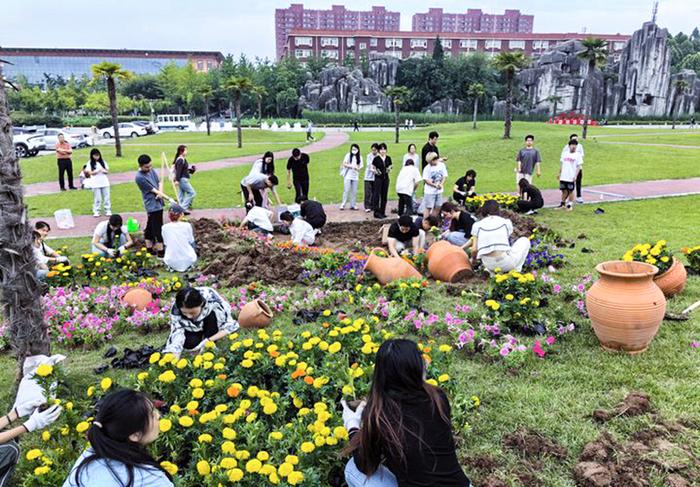 西京学院践行劳动教育 落实立德树人