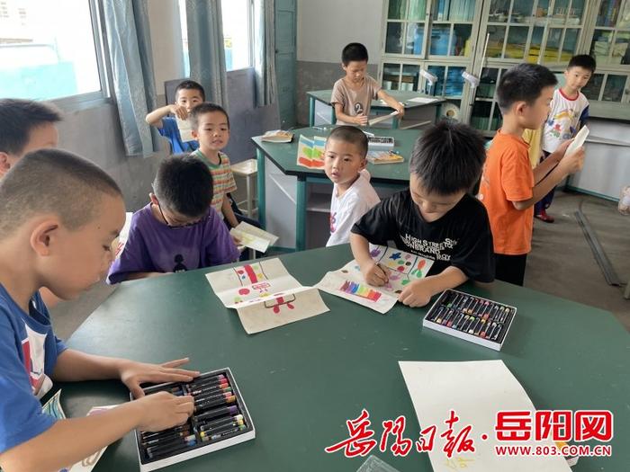 平江县瓮江镇淤泥小学：探索科学乐趣，点亮暑假色彩