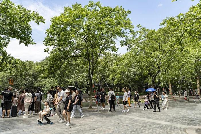 双预警齐发！暴雨如注！冰雹！11级雷暴大风！强对流天气来袭，气象部门紧急提醒→