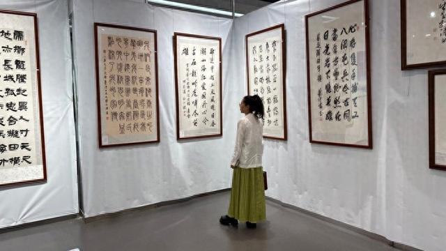 南京东路上，这场书法展为这位民族英雄而展