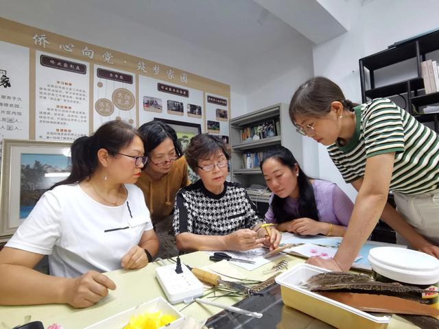 方松街道在松江率先推出家庭照护床位服务，让更多老人享幸福晚年