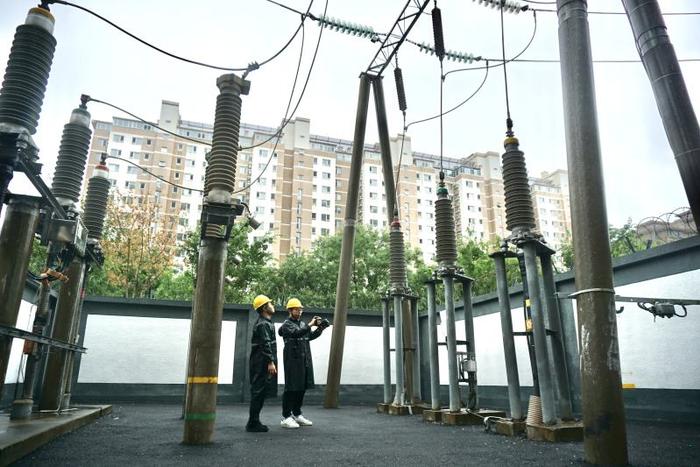 国网北京电力8000余名电力人员应对暴雨，电网整体运行平稳