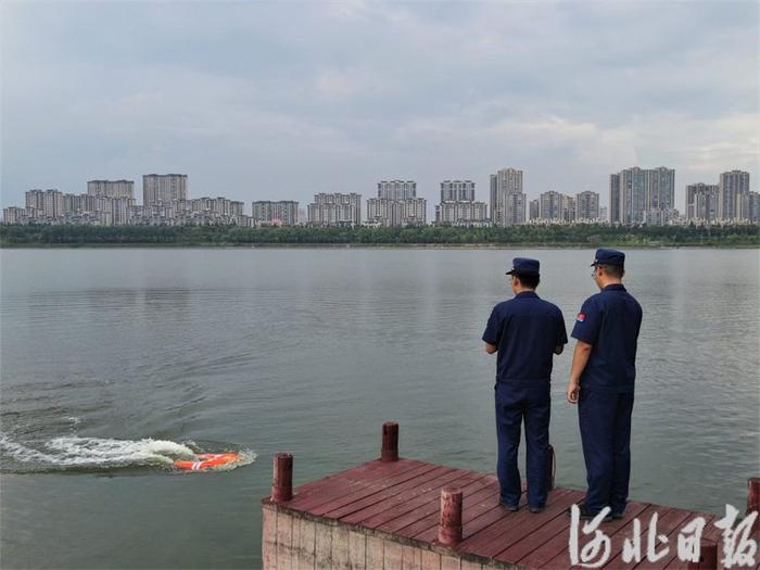 水上救援飞翼机器人来了