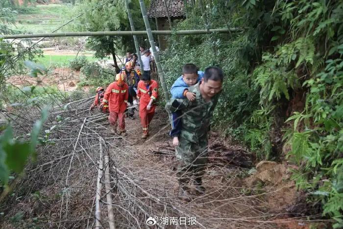 他们身处不同位置，目标冲向同一个地方