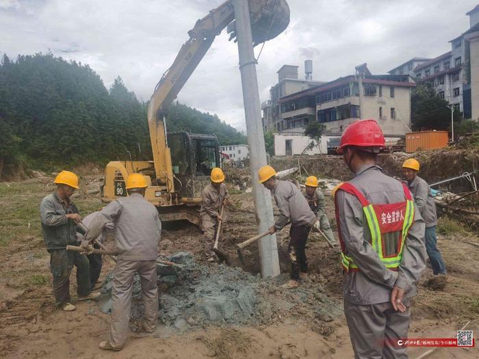 紧急抢修高压供电线路 确保电力供应逐步恢复