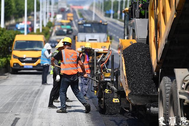 南京公路人：不惧“烤”验 保障群众出行