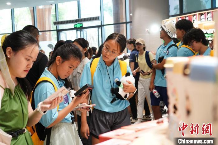 从舌尖到心头：美国华裔青少年体验“一座来了就不想走”的城市