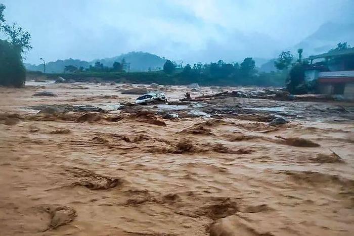 印度一地山体滑坡已致222人死亡，240人失踪！莫迪发文哀悼，最新情况→