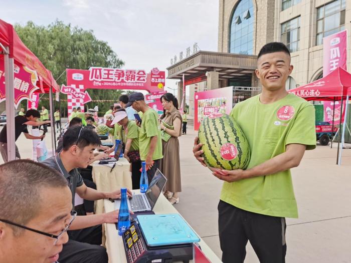 心连心集团在宁夏中卫举办瓜王争霸赛