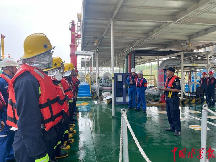 荆州海事局强化汛期高温时段危化品运输船舶安全监管